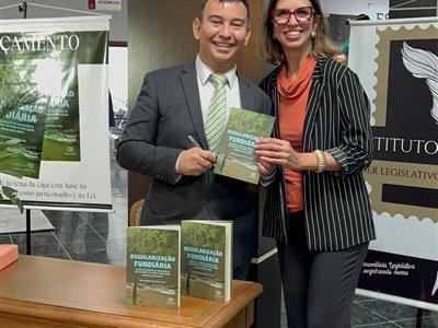 Foto da Notícia: Advogado lança livro sobre Regularização Fundiária em Unidades de Conservação de Uso Sustentável